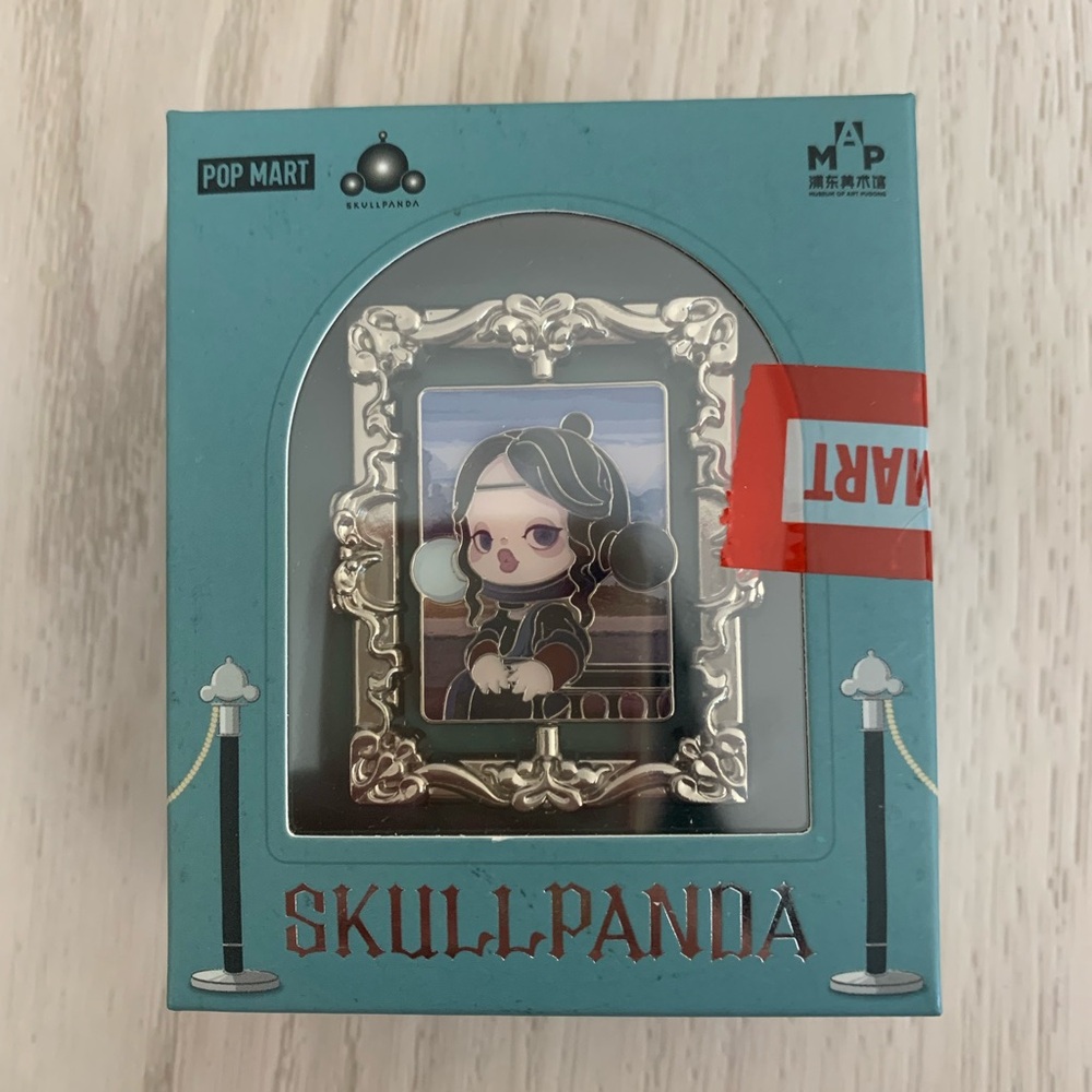 Popmart Skullpanda Mona Lisa Limited Edition Badge Pin New